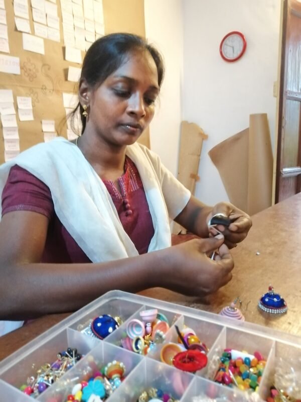 learn to make your own traditional crafted earrings in Pondicherry