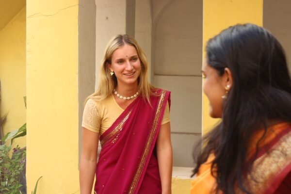 traditional nivi style saree to learn how to drape in Pondicherry
